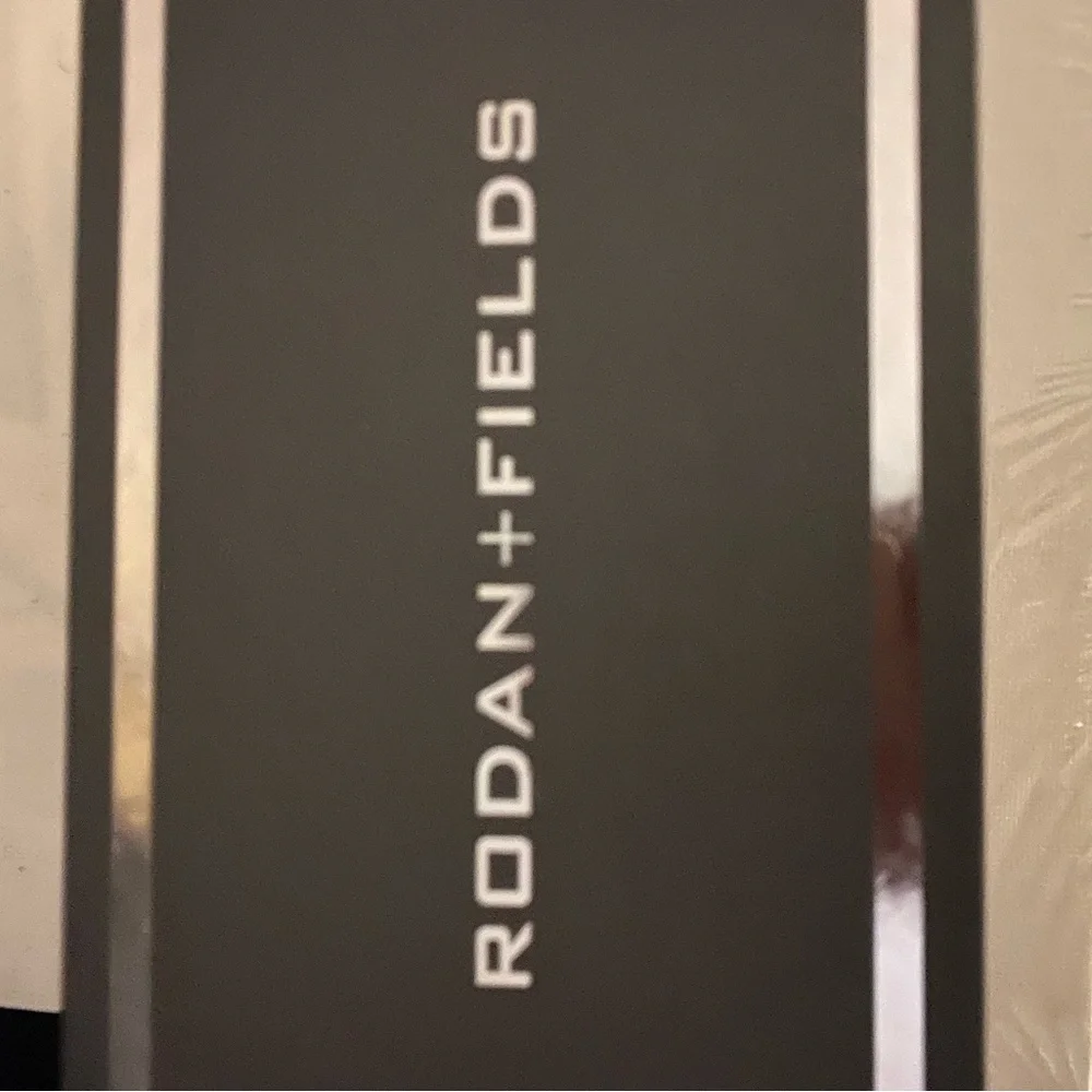 Rodan + Fields Black and Silver key chain